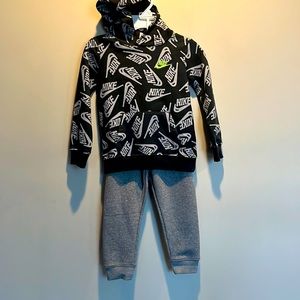 NWT Nike Sweatshirt and Sweats Size 4